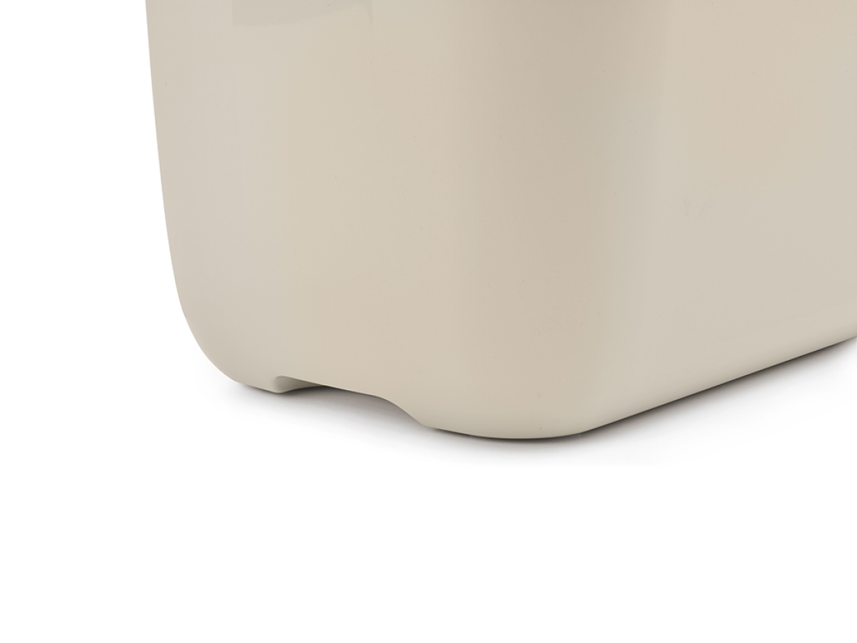 2018 0WMC Hop In white-mocha detail grip ok.jpg