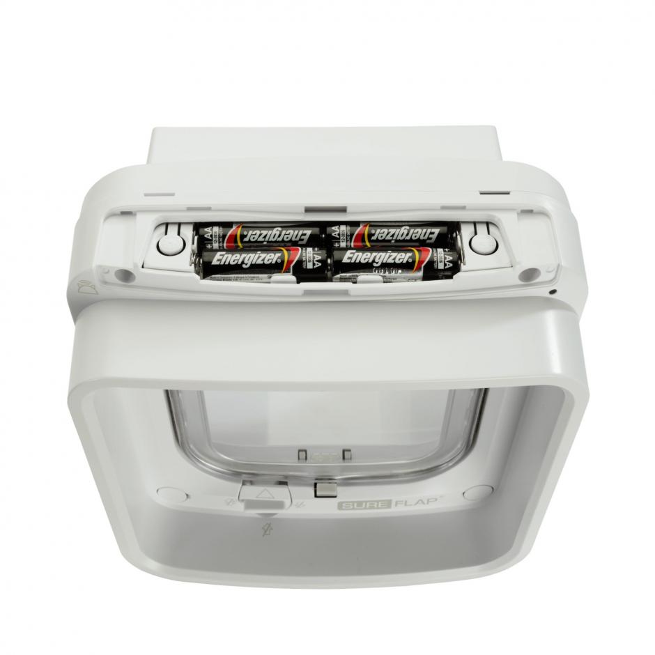 SureFlap_Microchip_Cat_Flap_Connect_Top_Batteries_